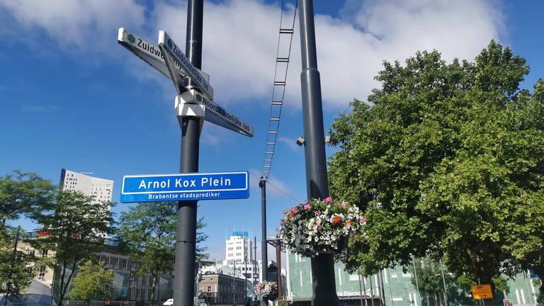 Stationsplein heet tijdelijk Arnol Kox Plein